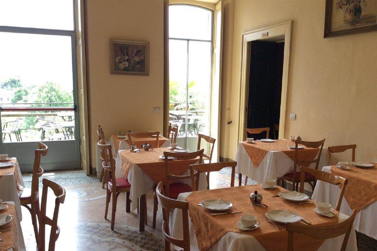 Hotel Villa Della Quercia Verbania Buitenkant foto