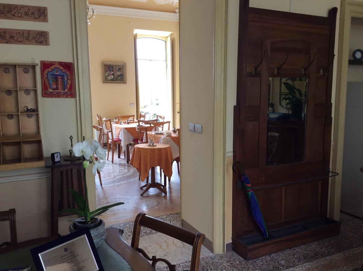 Hotel Villa Della Quercia Verbania Buitenkant foto