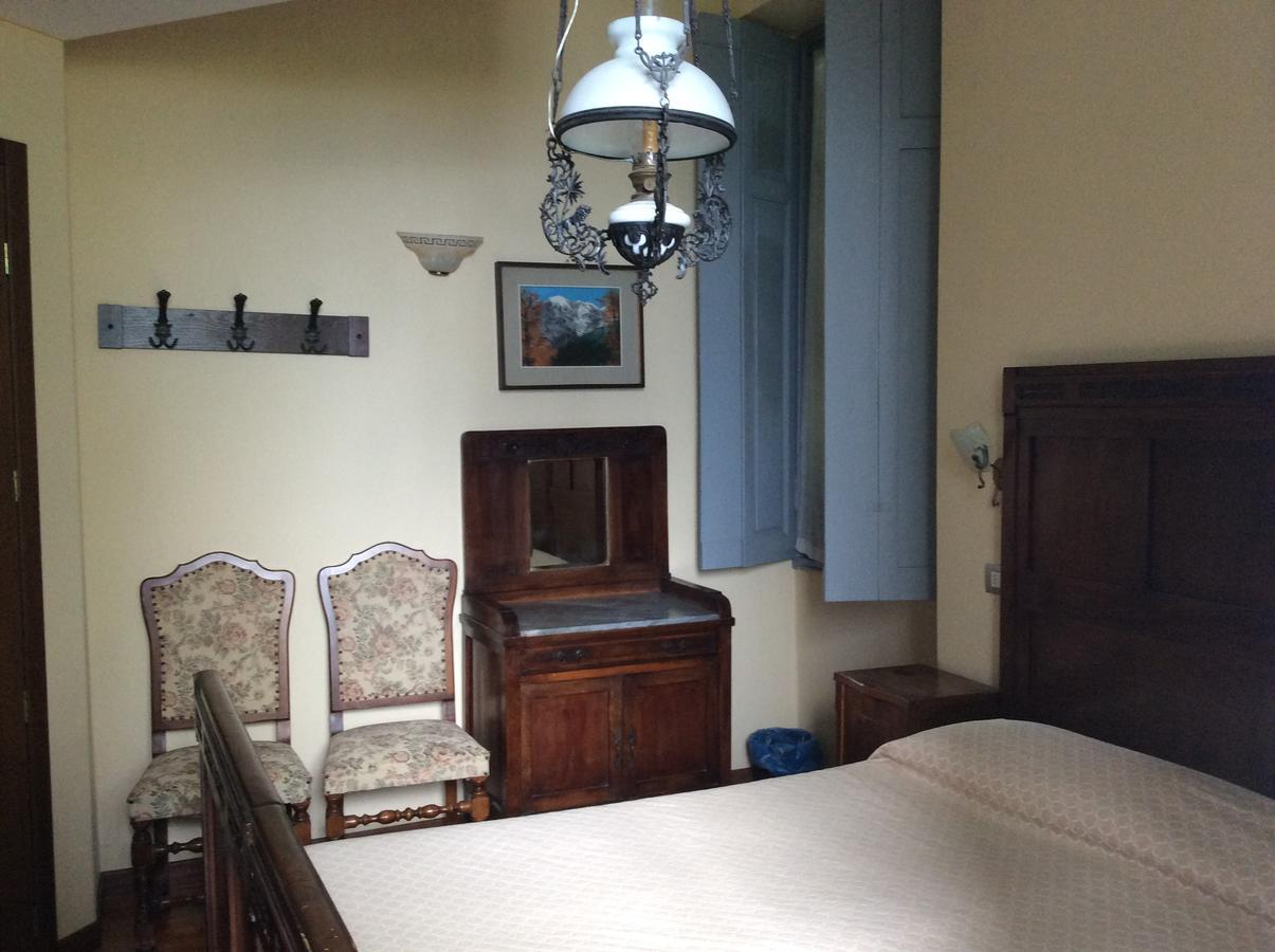 Hotel Villa Della Quercia Verbania Buitenkant foto