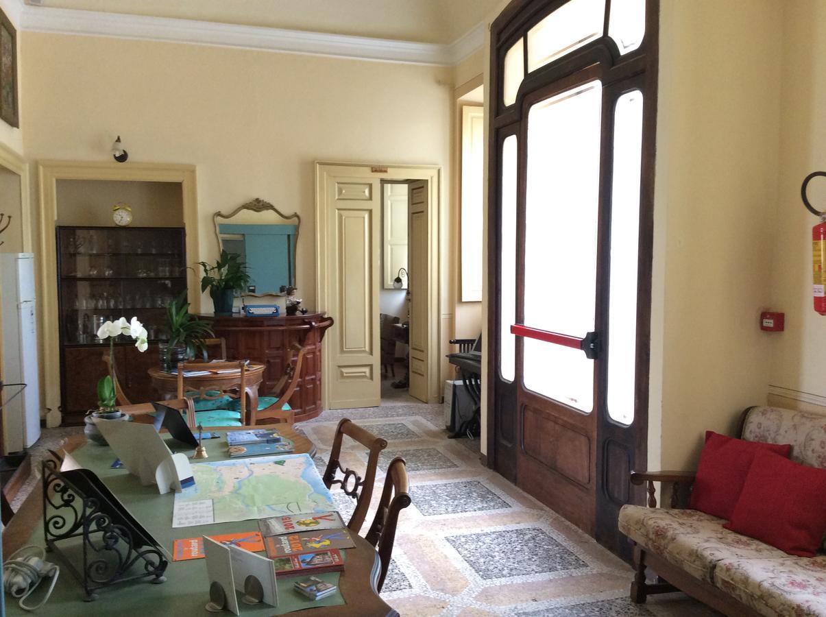 Hotel Villa Della Quercia Verbania Buitenkant foto