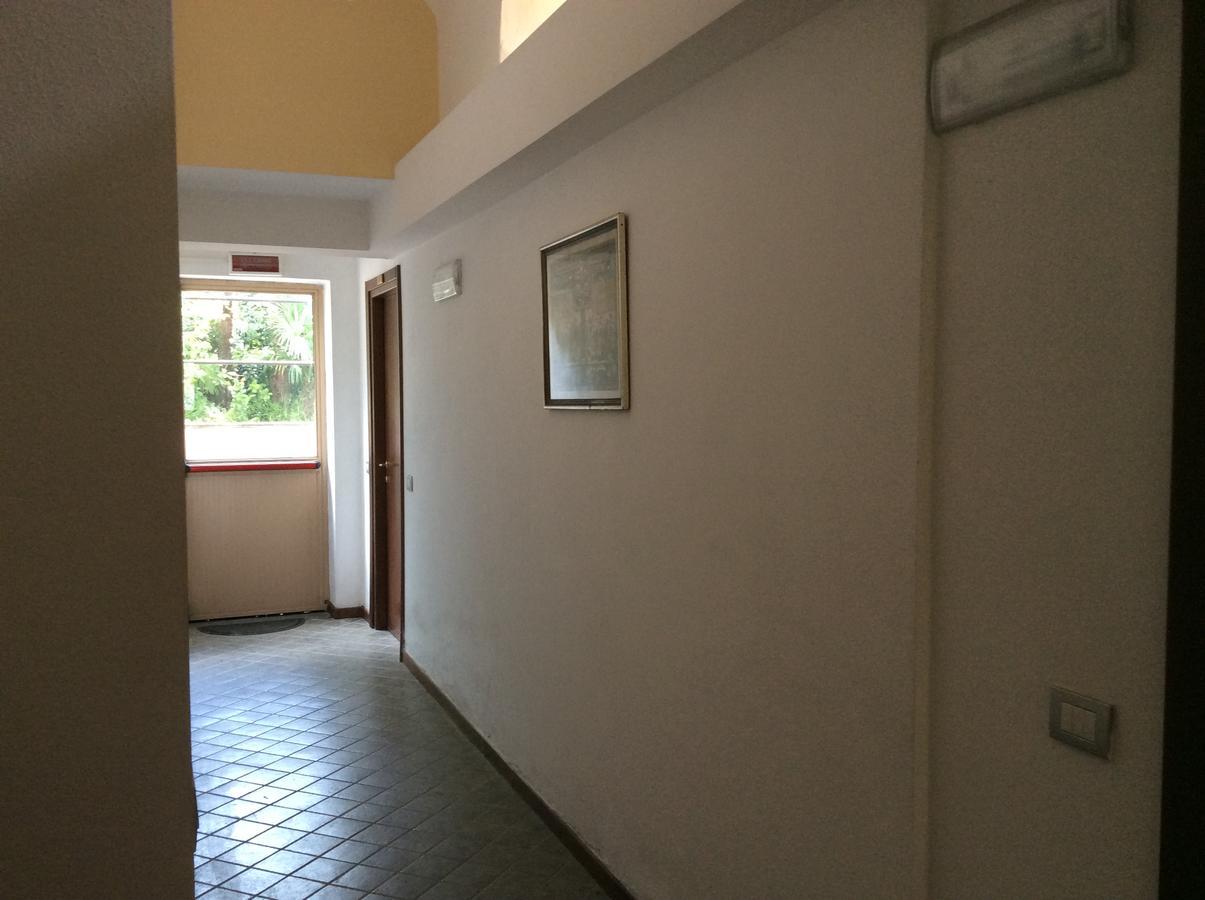 Hotel Villa Della Quercia Verbania Buitenkant foto