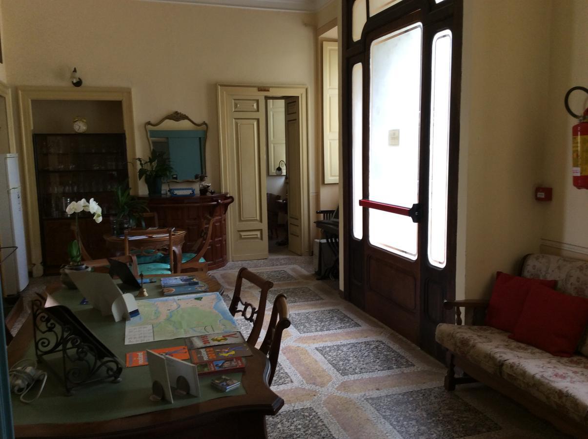 Hotel Villa Della Quercia Verbania Buitenkant foto