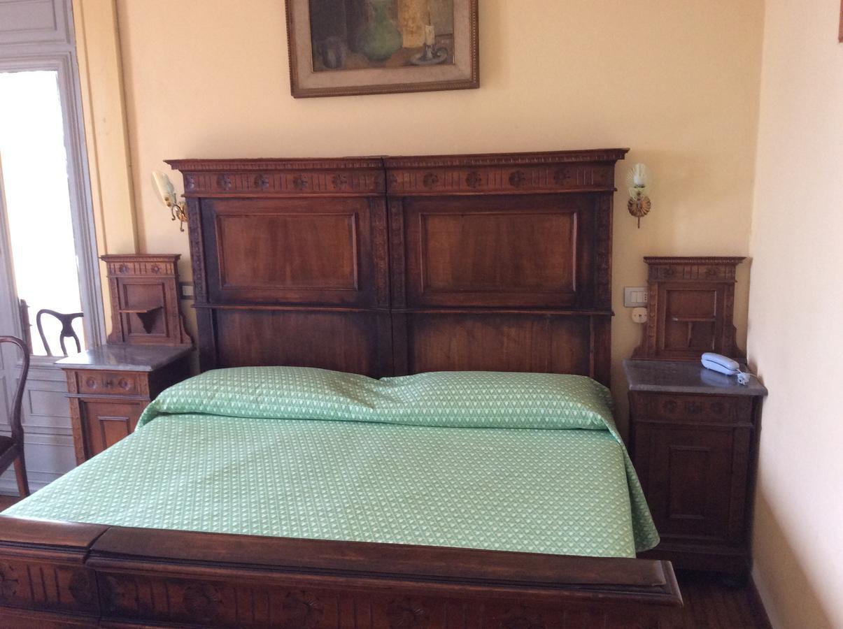 Hotel Villa Della Quercia Verbania Buitenkant foto